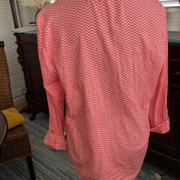 Hester and Orchard chevon pattern v neck three buttons sleeves rolled - Picture 5 of 6